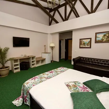 Garden Hotel 3*