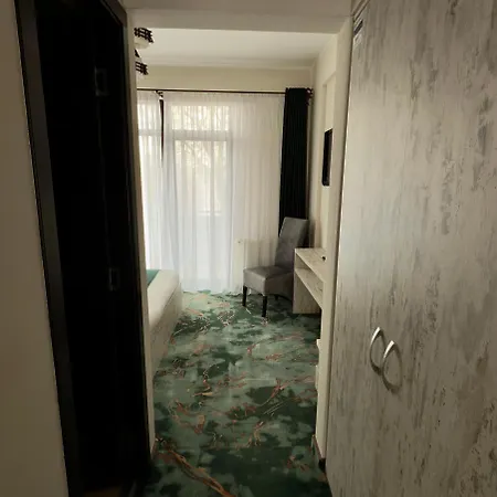 Garden Hotel 3*